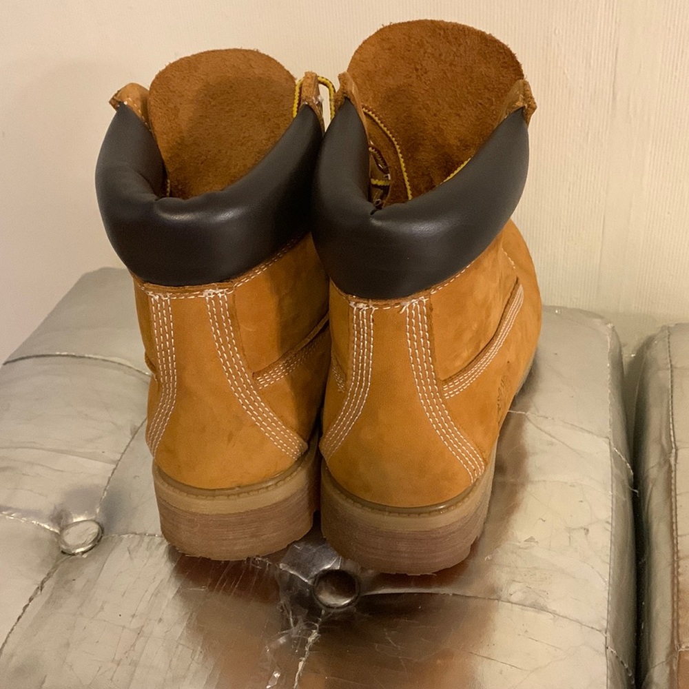TIMBERLAND tan boots with brown leather on top of boots size 8.5. - Picture 3 of 9